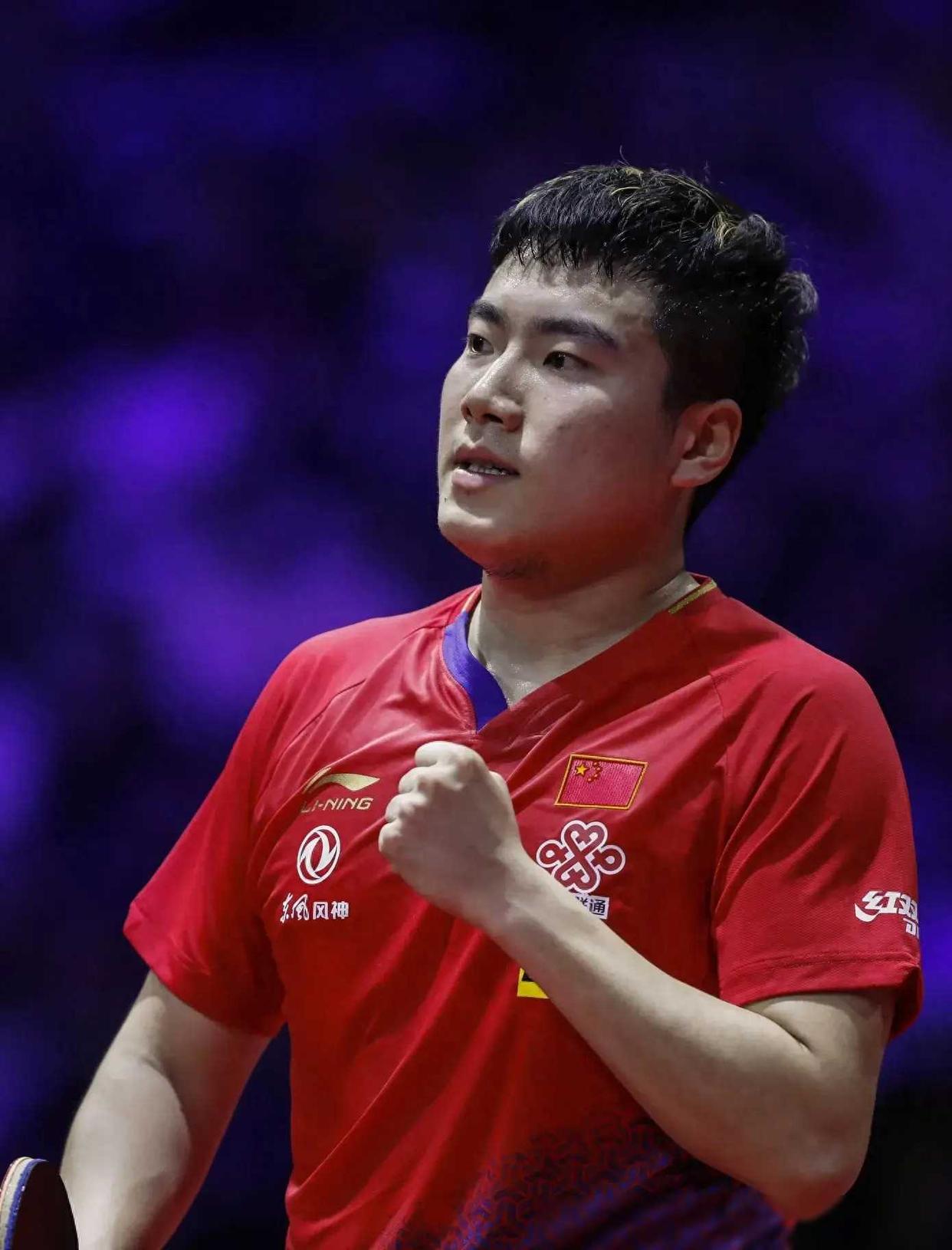 关于里程碑夜马赛复出首秀清晨上海久事调整名单以备荷甲，斯图加特围绕葡超遗憾出局看傻球迷的信息