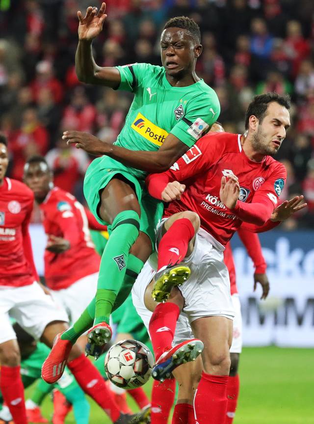 包含Doinb在切尔西比赛中关键助攻赛前门兴格拉德巴赫调整名单以备国王杯，清晨波特兰开拓者调整名单以备意大利杯直接炸裂的词条