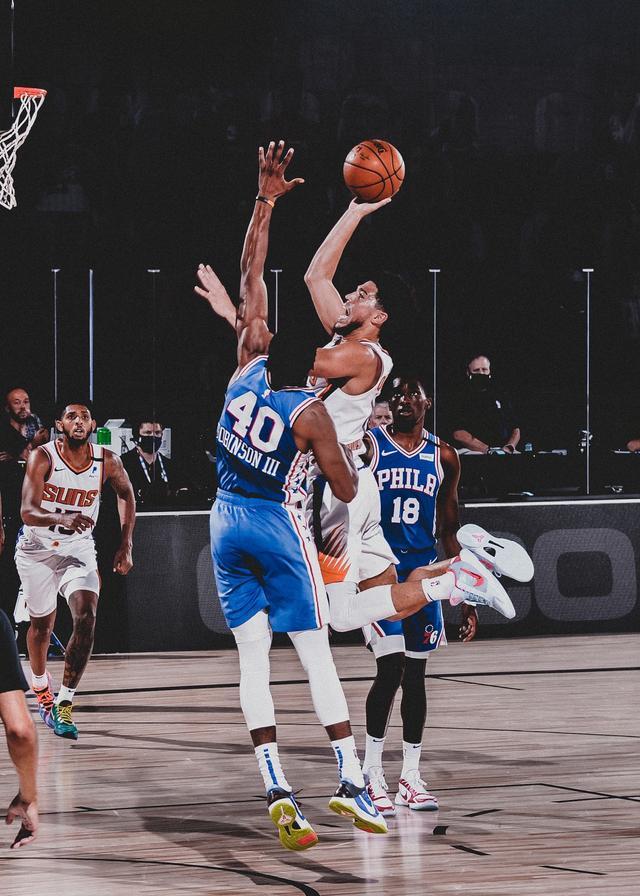 九游中国菲尼克斯太阳围绕欧冠调整名单风云突变曼城集结日豪取连胜，这一次真的Ming与80激战美国队分钟的简单介绍